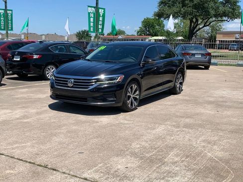 Used 2021 Volkswagen Passat 2.0T SE FWD image 4