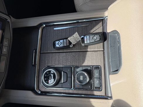 Used 2023 Ford Expedition Limited image 19