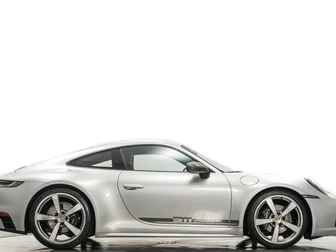 Used 2023 Porsche 911 Carrera T RWD image 2