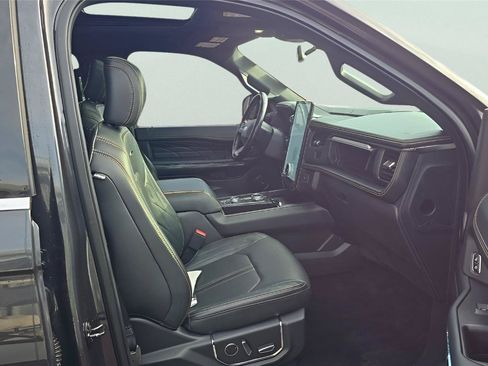 Used 2023 Ford Expedition Platinum AWD/4WD image 8