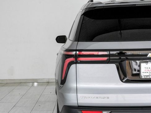 Used 2025 Chevrolet Traverse LT w/ LPO, Floor Liner Package FWD image 48