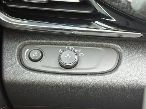 Used 2025 Buick Envista Sport Touring w/ Convenience I Package image 18