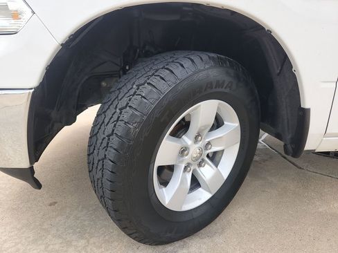 Used 2020 RAM 1500 Classic SLT AWD/4WD image 30