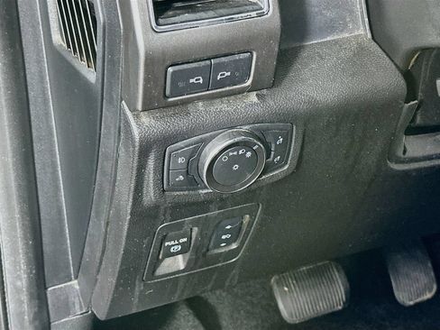 Used 2018 Ford F150 XLT w/ Equipment Group 302A Luxury AWD/4WD image 15