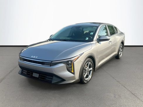 Certified 2025 Kia K4 FWD image 3