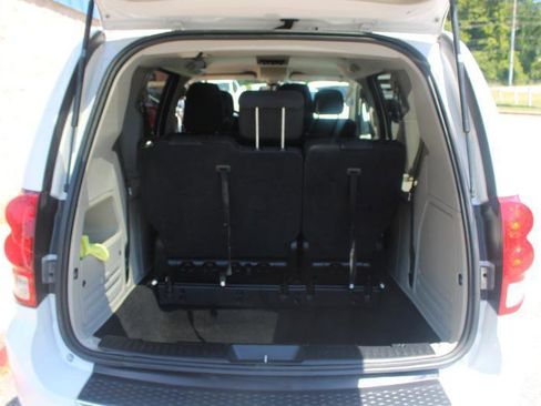 Used 2020 Dodge Grand Caravan SE FWD image 12