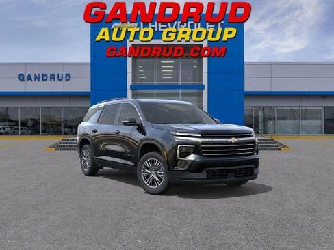 New 2026 Chevrolet Traverse LT image 1
