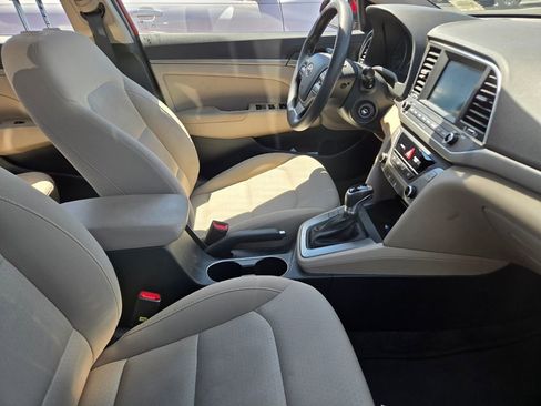 Used 2017 Hyundai Elantra SE image 3