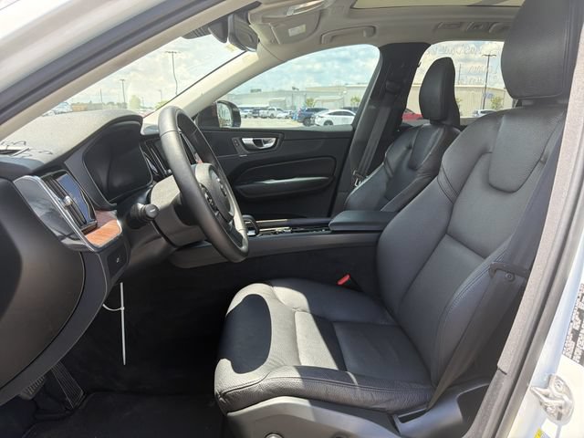 Used 2024 Volvo XC60 B5 Plus AWD/4WD image 11