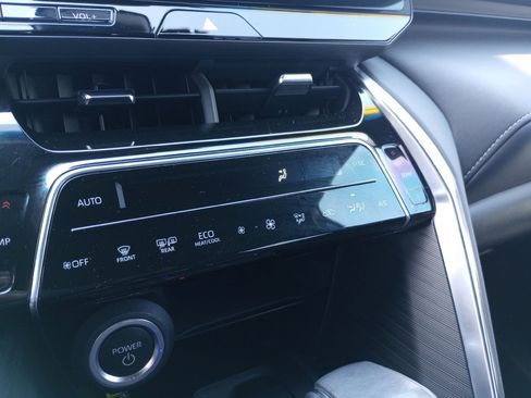 Used 2024 Toyota Venza Limited image 22