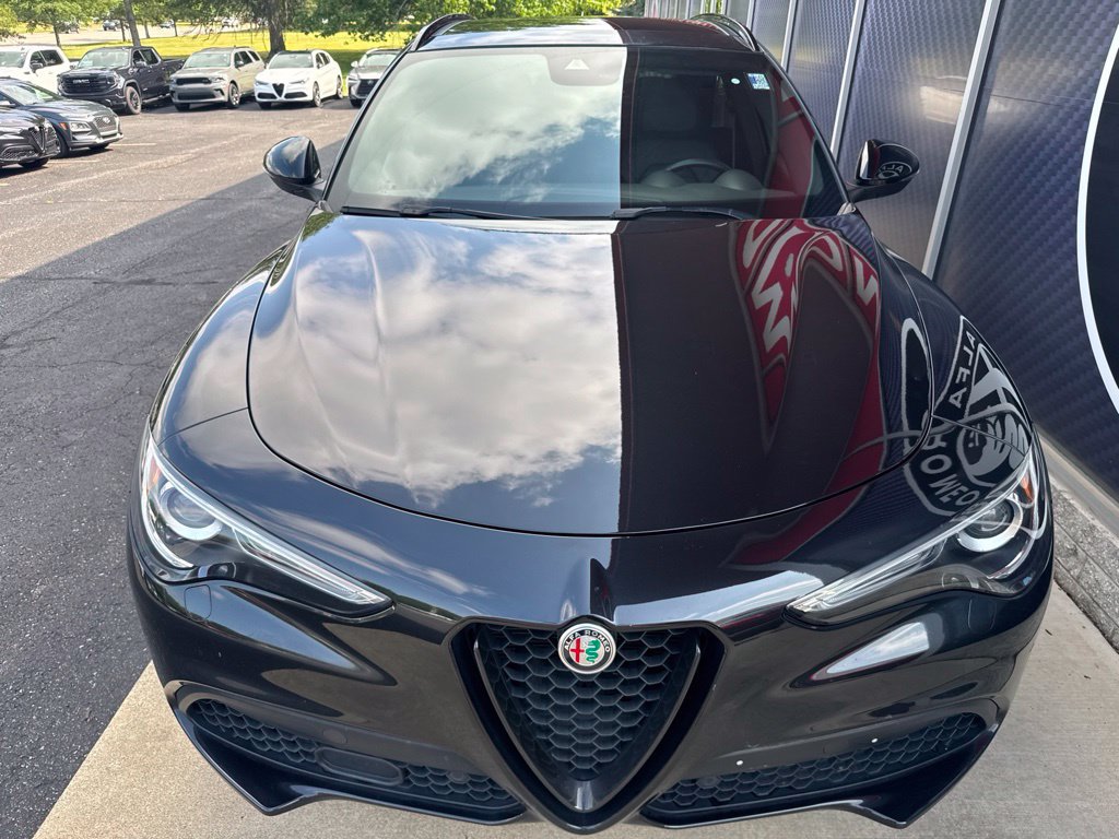 Used 2023 Alfa Romeo Stelvio Veloce AWD/4WD image 9
