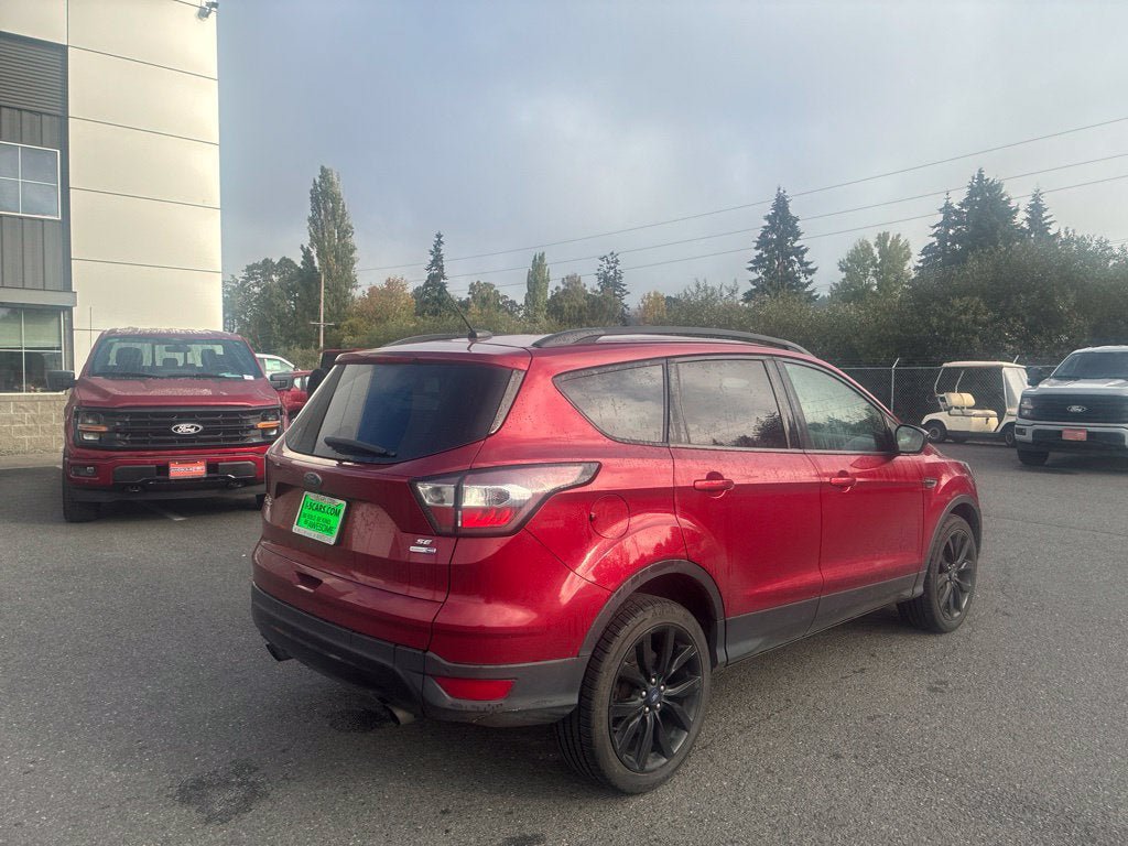 Used 2017 Ford Escape SE w/ Equipment Group 201A AWD/4WD image 7