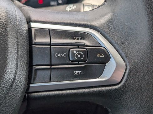 Used 2025 Jeep Compass Latitude AWD/4WD image 23