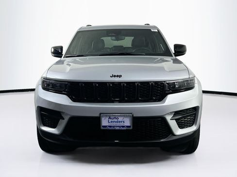 Used 2023 Jeep Grand Cherokee Altitude AWD/4WD image 2