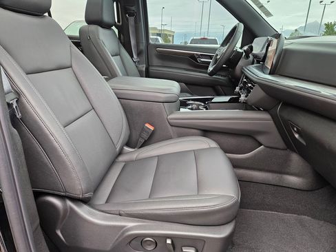 Used 2025 Chevrolet Tahoe Z71 w/ Comfort Package AWD/4WD image 32