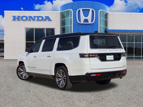Used 2024 Jeep Grand Wagoneer L Series III AWD/4WD image 5