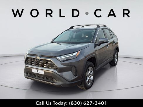 Used 2022 Toyota RAV4 XLE AWD/4WD image 12