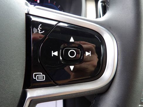 Certified 2025 Volvo XC90 B6 Plus image 19