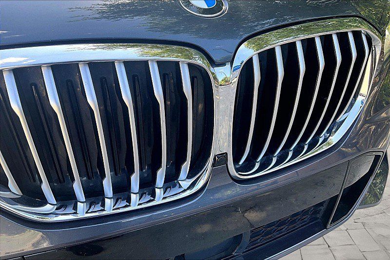 Used 2019 BMW X5 xDrive50i w/ M Sport Package AWD/4WD image 25
