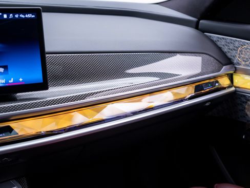Certified 2023 BMW i7 xDrive60 AWD/4WD image 31