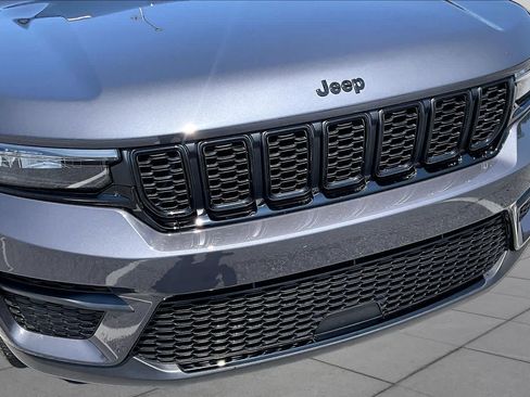 Used 2023 Jeep Grand Cherokee Altitude AWD/4WD image 30