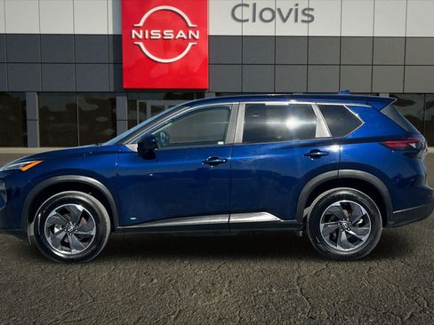 Used 2024 Nissan Rogue SV FWD image 6
