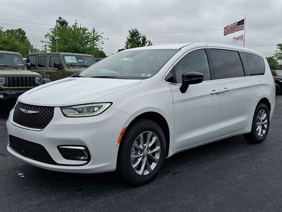 Used 2026 Chrysler Pacifica Select