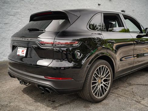 Used 2022 Porsche Cayenne Platinum Edition image 15