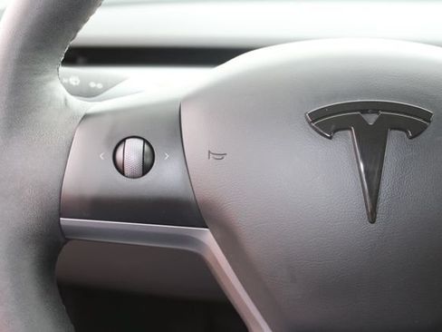 Used 2023 Tesla Model Y Long Range AWD/4WD image 16