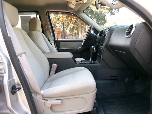 Used 2008 Ford Explorer Sport Trac XLT image 18