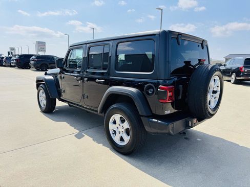Used 2023 Jeep Wrangler Sport S image 32