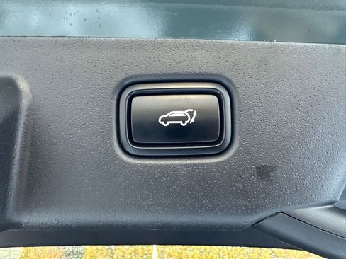 Used 2023 Kia Niro SX Touring image 36