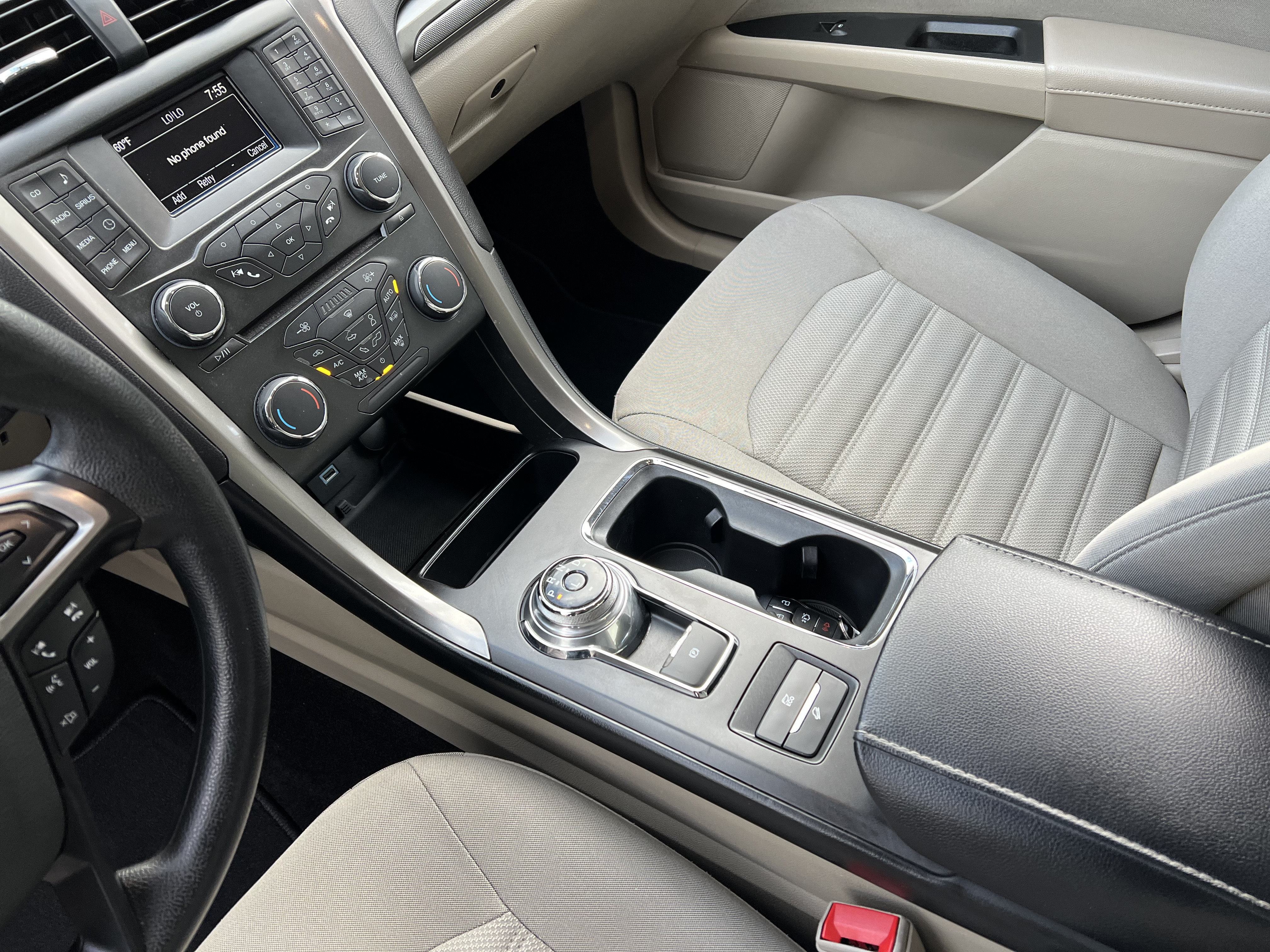 Used 2018 Ford Fusion SE FWD image 13