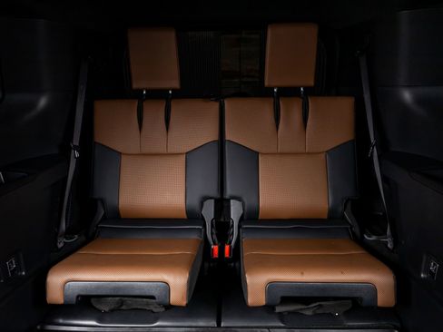 Used 2024 Lexus GX 550 w/ Accessory Package (2T) AWD/4WD image 36