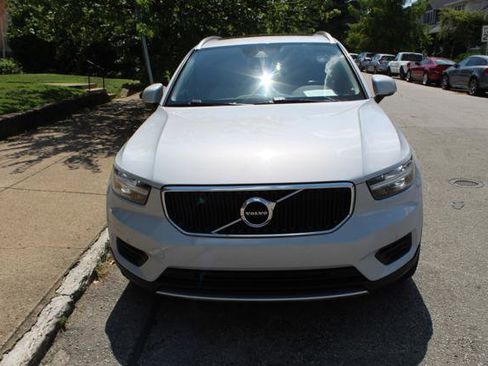 Used 2020 Volvo XC40 T5 Momentum w/ Protection Package image 3