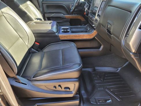 Used 2018 Chevrolet Silverado 3500 High Country w/ Duramax Plus Package image 12