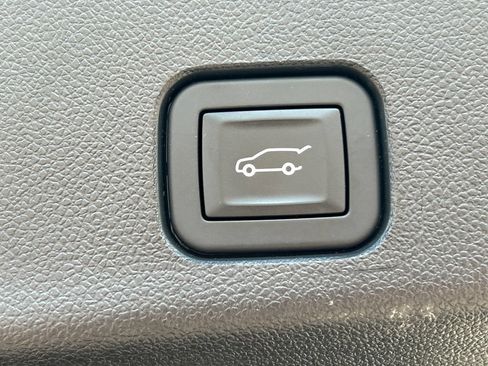 Used 2025 Chevrolet Traverse LT AWD/4WD image 31