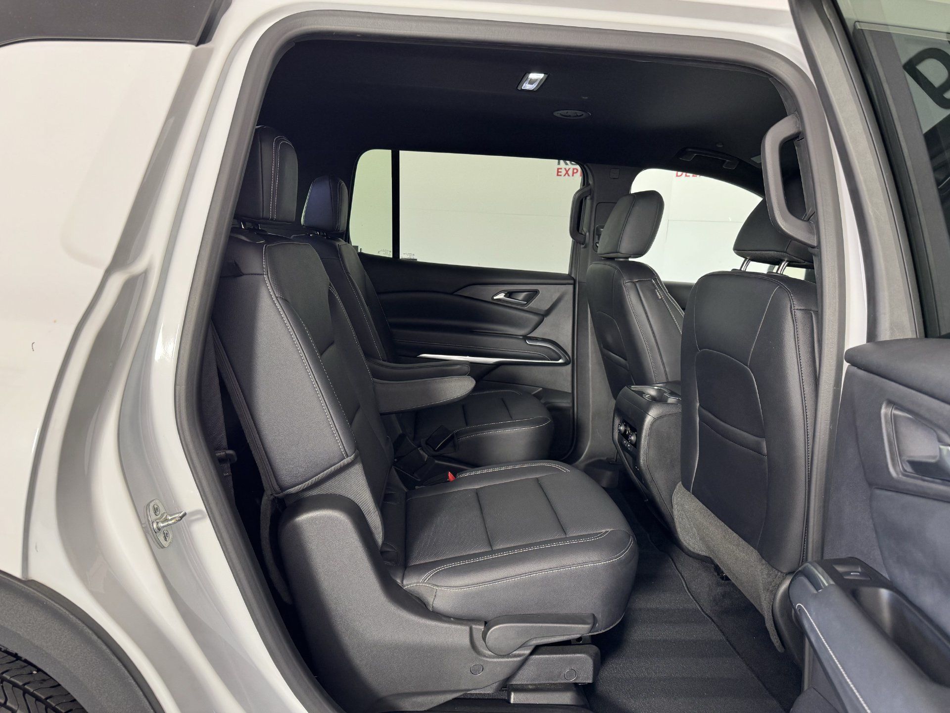 Used 2025 Chevrolet Traverse LT FWD image 18