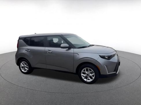 Used 2025 Kia Soul LX w/ LX Technology Package image 2
