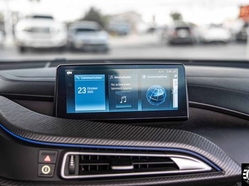 Used 2019 BMW i8 Roadster image 26