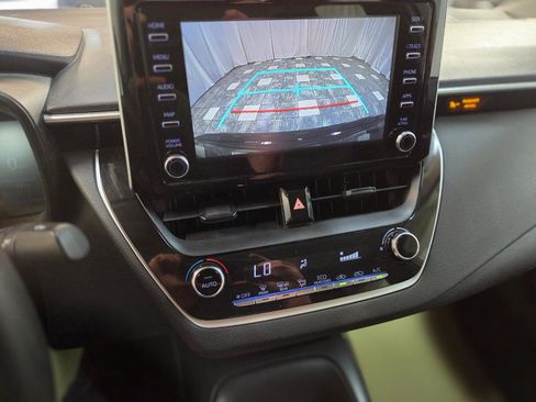 Used 2020 Toyota Corolla LE FWD image 22