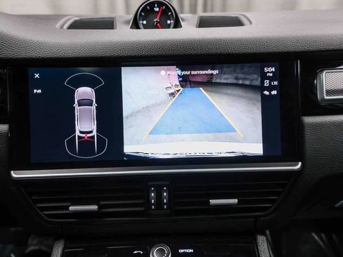 Used 2022 Porsche Cayenne Platinum Edition image 23