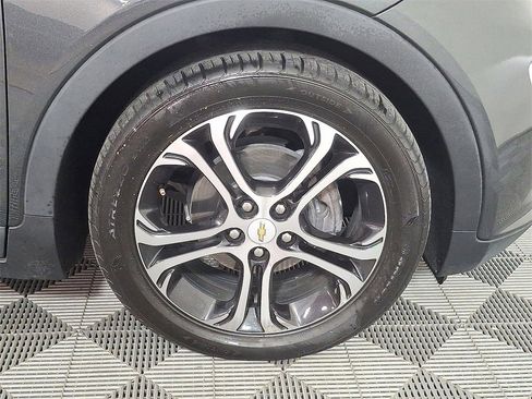 Used 2018 Chevrolet Bolt Premier w/ Driver Confidence II Package image 12