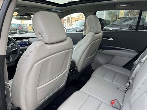Certified 2023 Cadillac XT4 Luxury w/ Cold Weather Package image 30