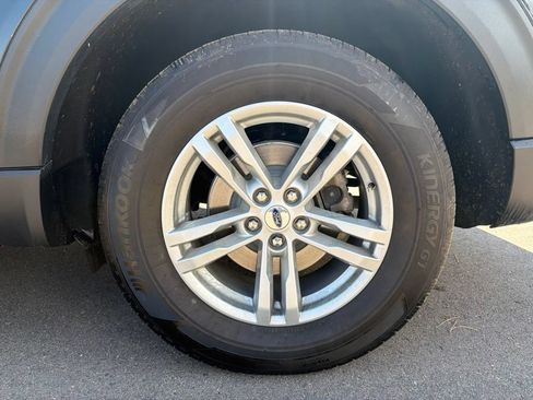 Used 2023 Ford Explorer XLT AWD/4WD image 36
