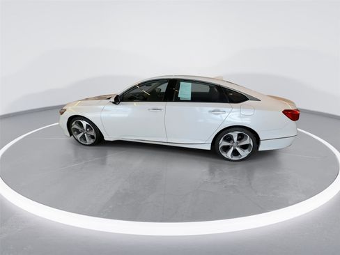 Used 2019 Honda Accord Touring image 5
