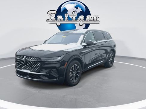 Used 2024 Lincoln Nautilus Premier image 4