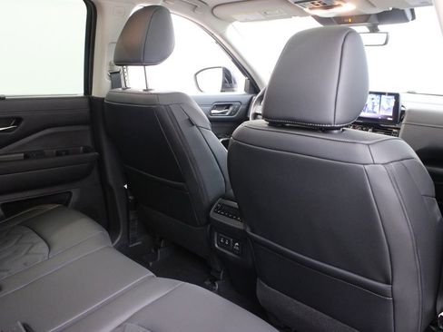 New 2026 Nissan Pathfinder Platinum FWD image 21
