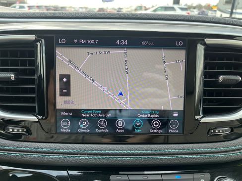 Used 2020 Chrysler Pacifica Limited w/ Advanced Safetytec Group FWD image 35