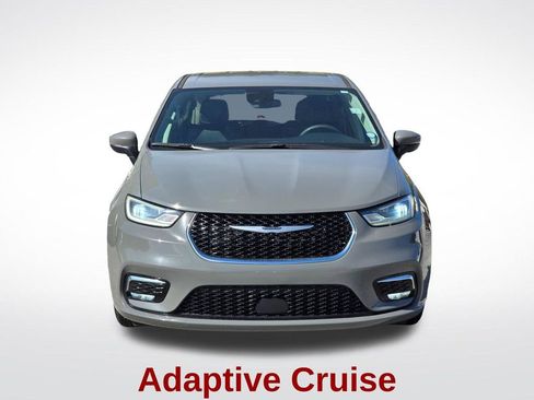 Used 2023 Chrysler Pacifica Touring-L FWD image 17